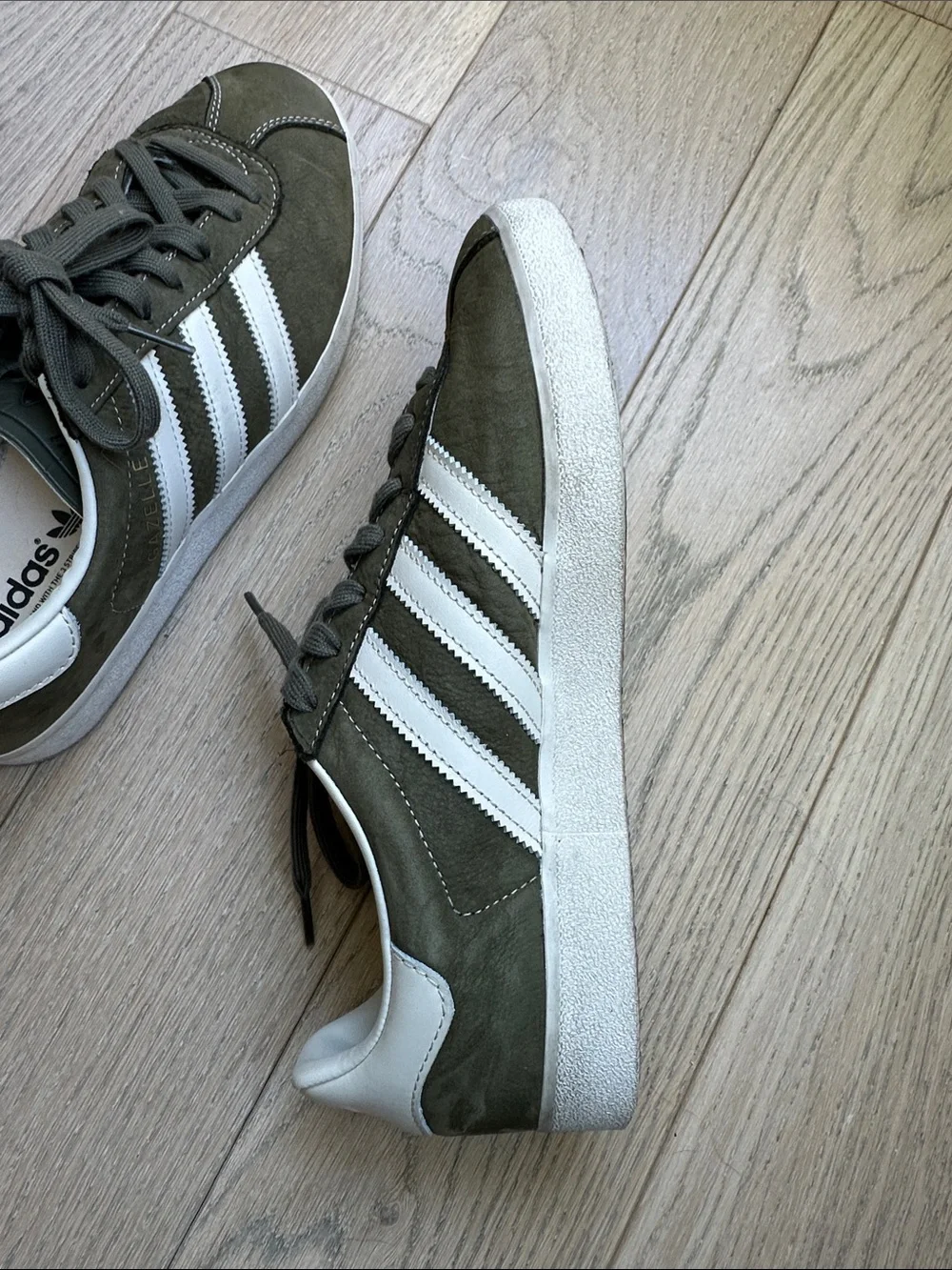 adidas Gazelle’s Olive Green and Cream - Picture 5 of 7